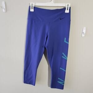 NIKE active athletic workout dri-fit‎ capri legging